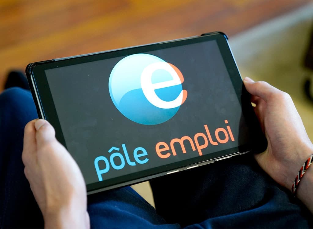 logo pôle emploi sur tablette