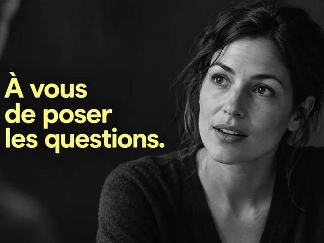 Portrait fictif généré en noir et blanc : une femme regarde son interlocuteur hors champ, attentive, la bouche entrouverte au moment de poser une question. À gauche, en grandes lettres jaunes : « À vous de poser les questions. »